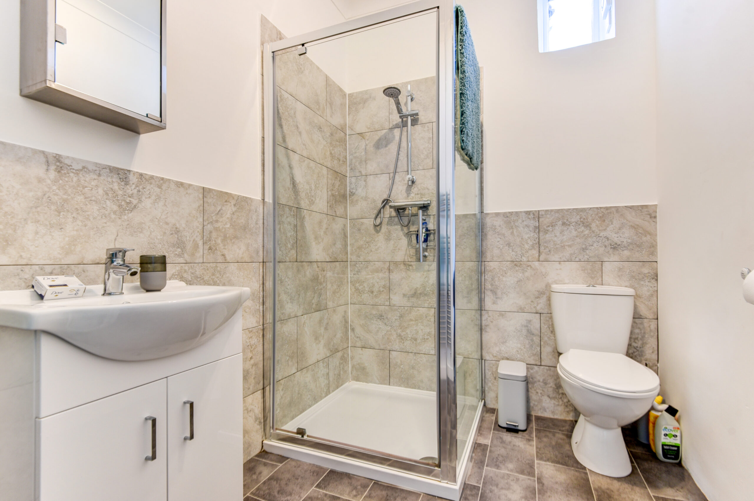 Warwick Gardens Apartment photo 5