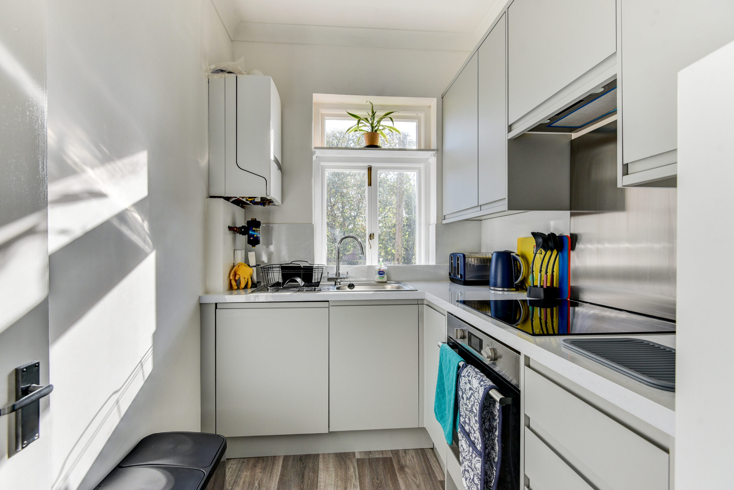 Warwick Gardens Apartment photo 4