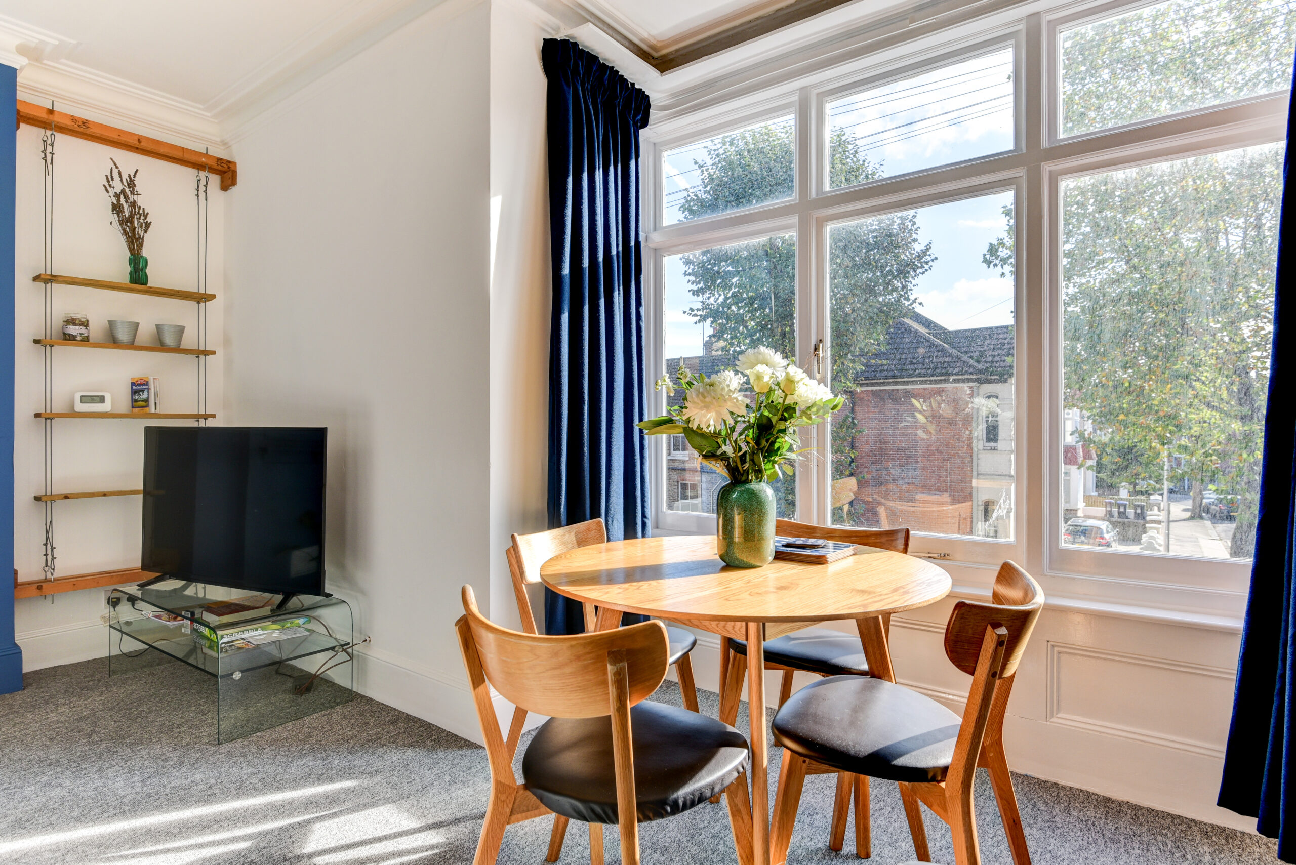 Warwick Gardens Apartment photo 6